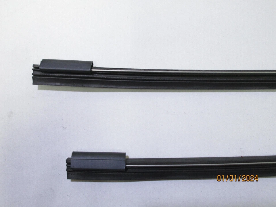 GENUINE GM OEM 22698025 Front Wiper Blade Refill Set 2000-2005 L Series - Image 2 of 4