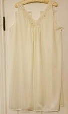 Vintage 1960s Lorraine Ivory Nylon Tricot Pretty Nightie. Size Large