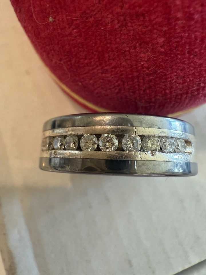 Alianza de boda Tritón de carburo de tungsteno y diamantes de plata de ley de 0,25 quilates Foto 2 de 4