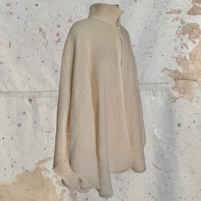 VINTAGE 1980s CHANEL BOUTIQUE TWEED CREAM TOP BUTTON CAPE SHAWL