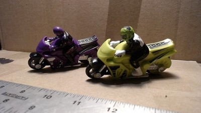 2 Hot Wheels Zip Racers Bike 4