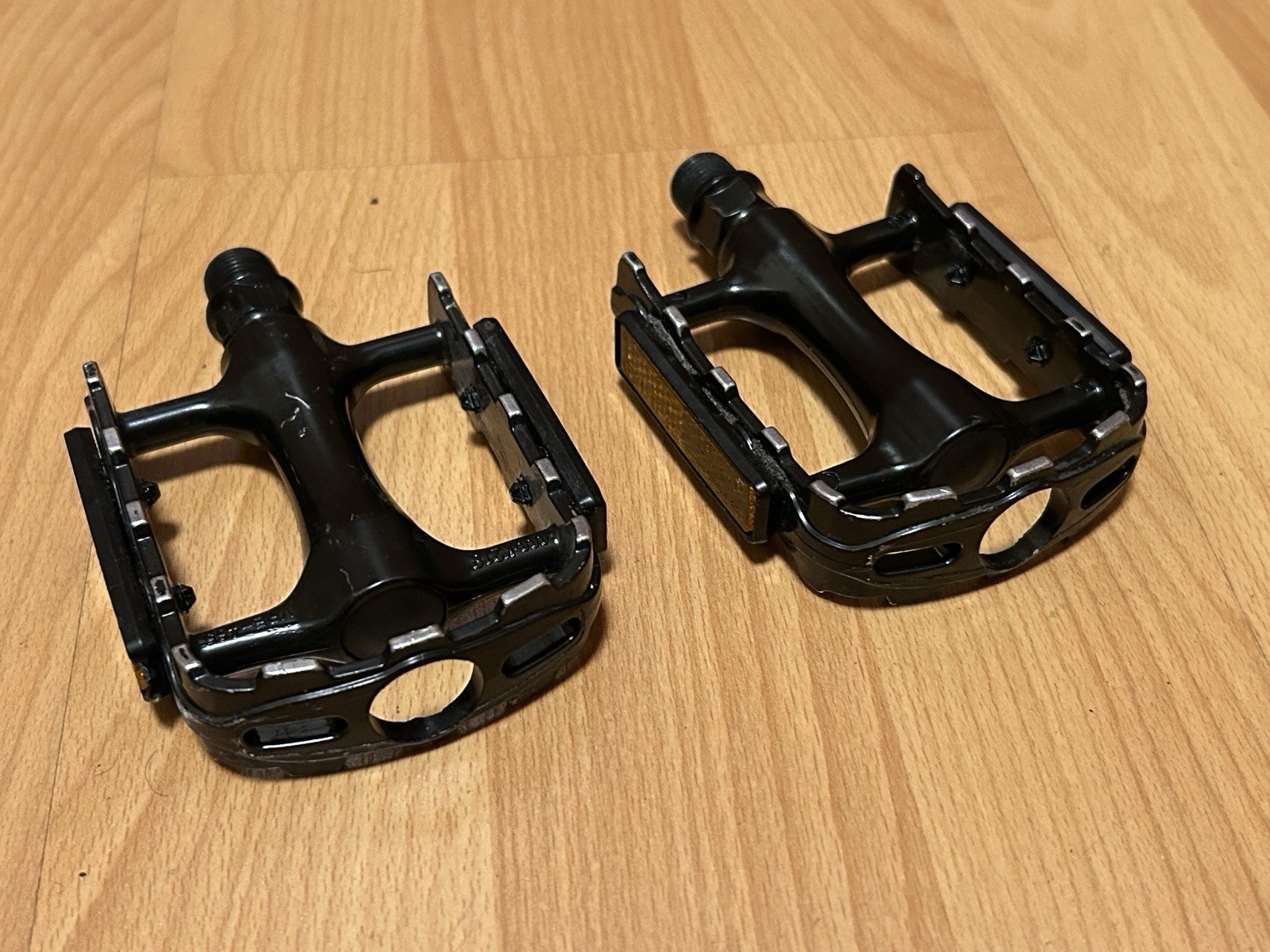 VP Components VP-465 Flat Platform Bike Pedals Alloy 9/16 Black MTB Hybrid Road