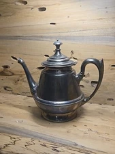 Vintage Middletown Plate Co. Teapot  Quadruple Plated Hard White Metal C752