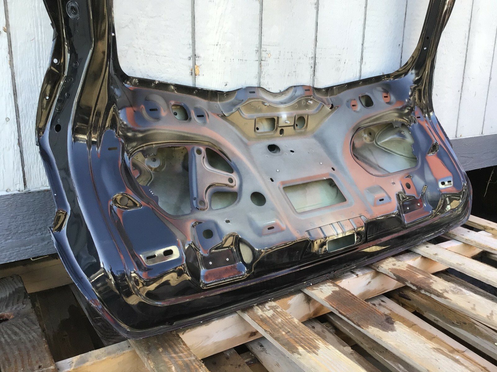 2017 2018 2019 2020 MASERATI LEVANTE REAR TAILGATE SHELL