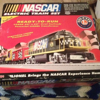lionel nascar train set