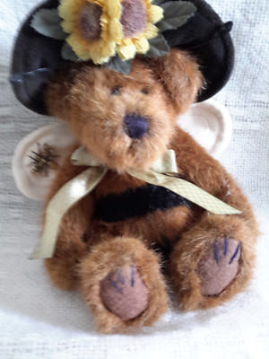 Boyds Bumble Bee Bear with hat no tags  1999 Retired  8''
