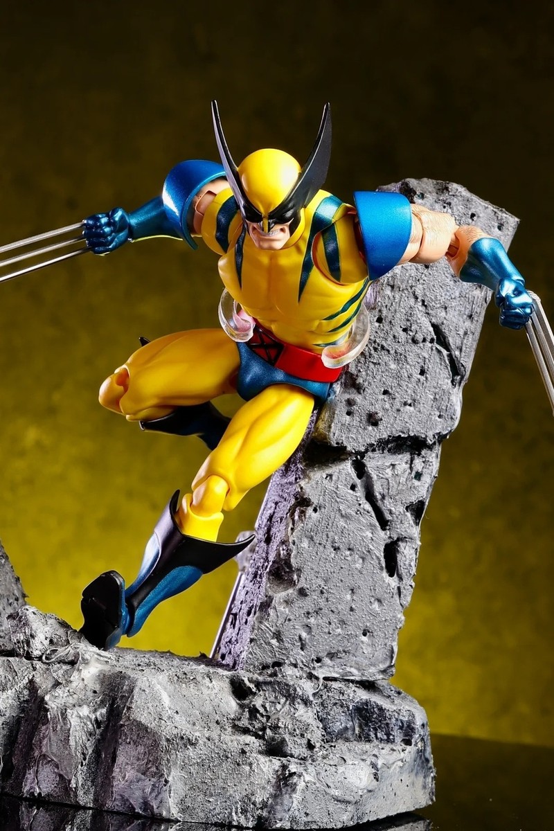 NewCT Toys Mafex No.096 Classic Suit Wolverine Comic Ver. 6