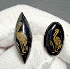 TWO ANTIQUE METAL SHANK PICTURE BUTTONS WITH CRANE/HERON MOTIF P29