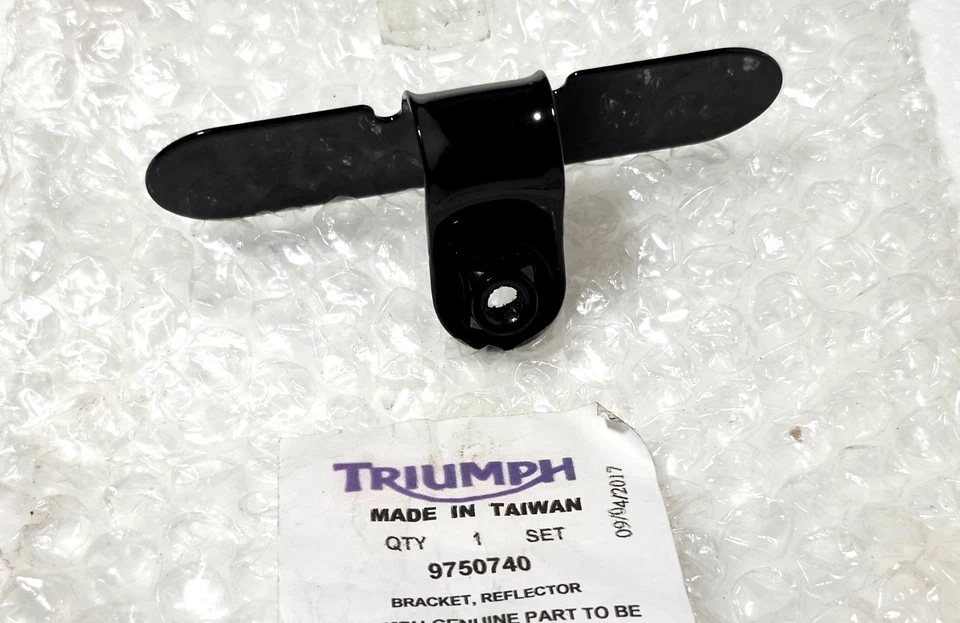 Nuevo soporte reflector guardabarros trasero Triumph Bonneville 17-22 OEM, montaje # T9750740 Foto 3 de 4