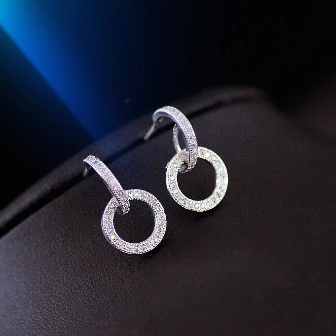 18K White Gold Filled Cubic Zirconia Studded Round Half Hoop Stud Earrings Foto 2 de 4