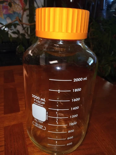 NEW PYREX 2000 ML LARGE CONTAINER W GLS 80 LID.   10" TALL