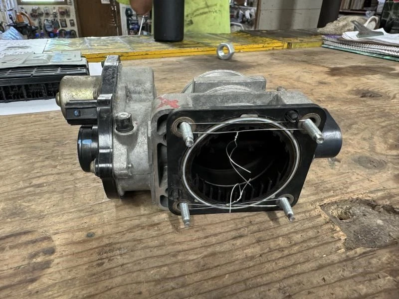 Carrocería del acelerador OEM 5,4 L Ford E-350 Van 05-16 Crown Victoria F-150 Mustang OEM Foto 3 de 3