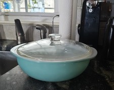 Pyrex 024 Turquoise Aqua Blue Robin Egg 2 Qt Round Casserole Dish w/ Lid