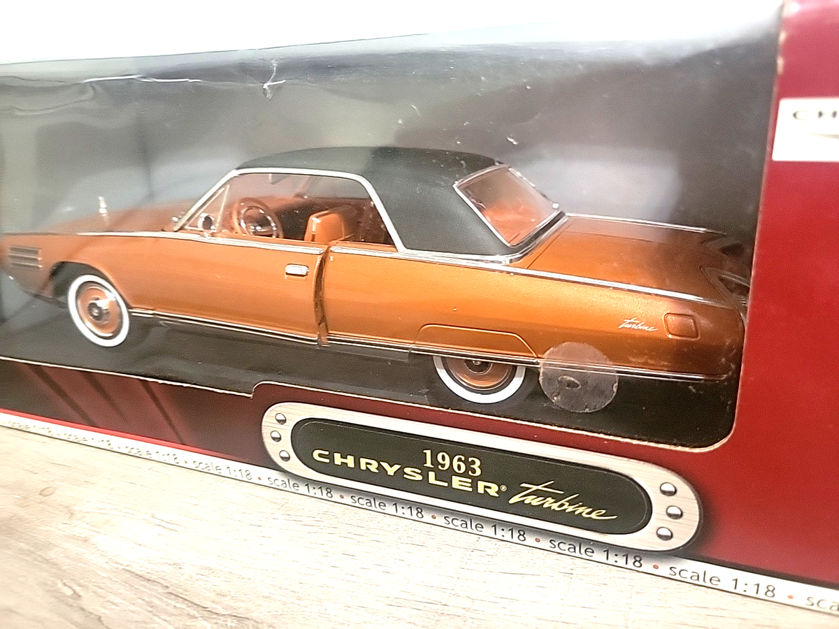 Road Signature 1963 Chrysler Turbine Deluxe Edition Diecast 1/18