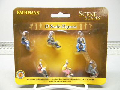 BACHMANN SEATED PLATFORM PASSENGERS FIGURES (6) O GAUGE station BAC33161 NEW