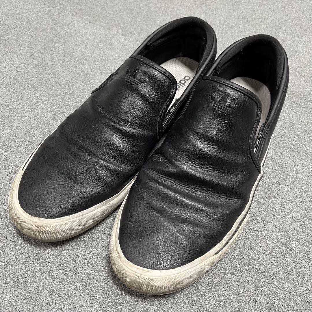SAOLA Slip on uomo 10.5US Vhtf pelle nera suola bianca Adidas inciso Fv9912 Limited