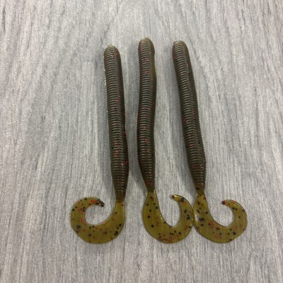 4in Ribbed Worm / Green Pumpkin / Red Flake / Black Flake / 10 Per Pack