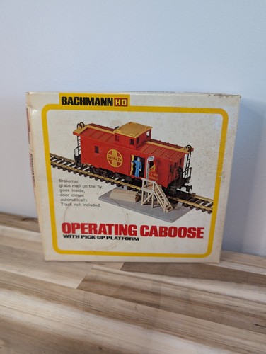 Bachmann Operating Caboose Sante Fe con plataforma de recogida escala HO en caja 1428 | Zustand: Used