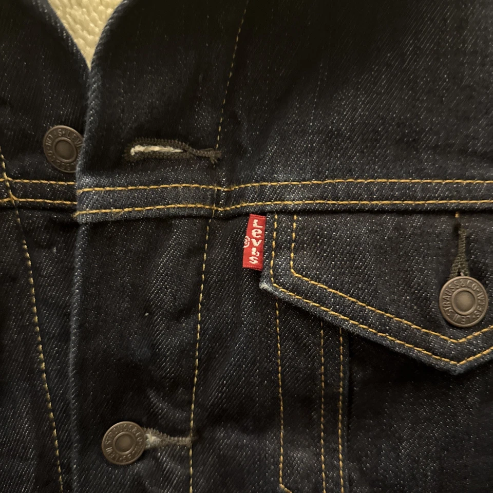 Levi's Strauss Men's Sherpa Lined  Denim Jean Jacket Medium Denim Jack jacket  - Image 2 of 4