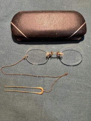 Antique Victorian EUREKA R Pince-Nez Rimless Eyeglasses Hairpin Chain Case