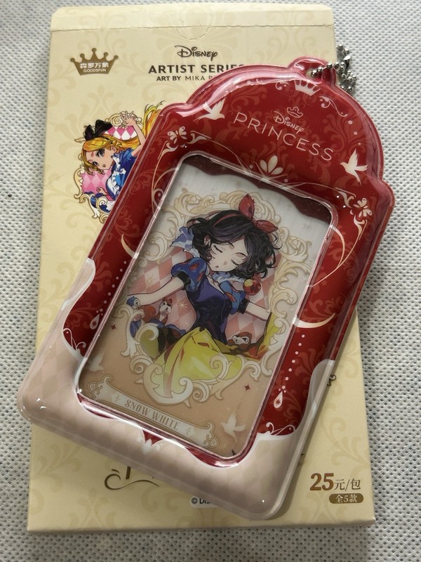 Disney Artist Series (Mika Pikazo) Snow White - Redemption Badge/Lanyard Charm
