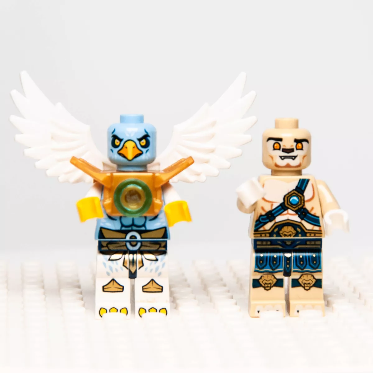 Lot of 2 LEGO Chima Minifigures Lennox loc003 Ewar Gold Armor