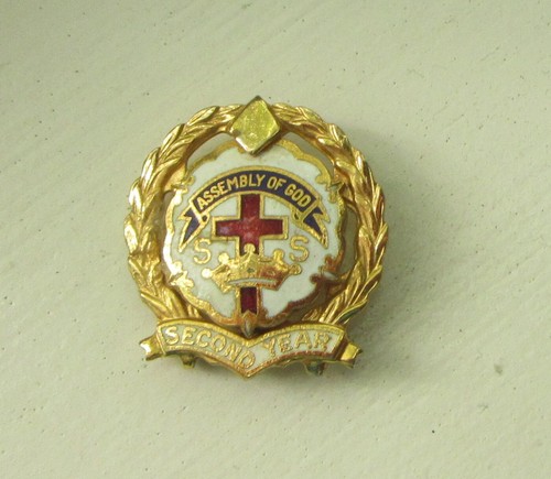 VTG 'ASSEMBLY OF GOD SECOND YEAR' PIN - PENTACOSTAL - Picture 1 of 2