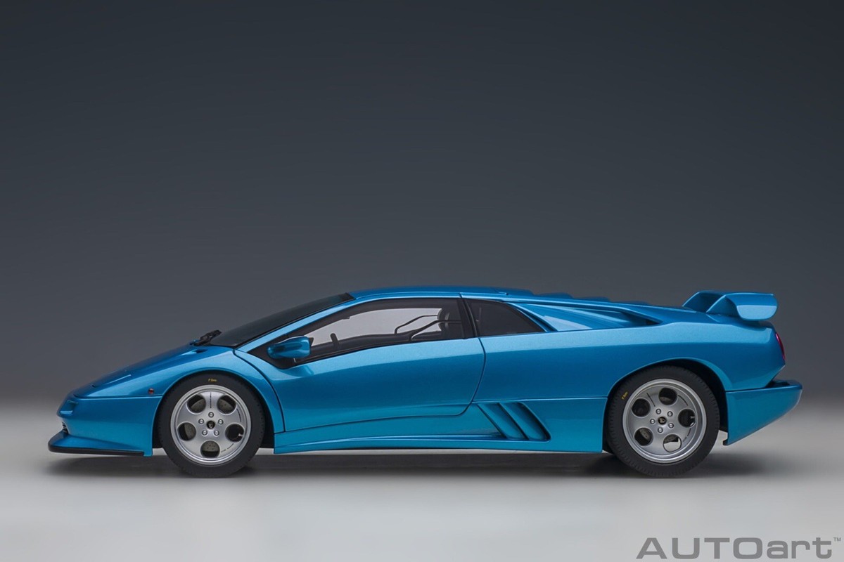 1993 LAMBORGHINI DIABLO SE30 METALLIC BLUE 1:18 COMPOSITE by