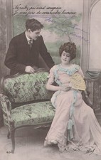 CP MOUSTACHU APPROCHE FEMME ELEGANTE EVENTAIL DIVAN - COUPLE - 41228