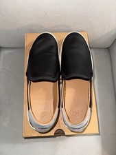 GUC Ugg Women  s CAS Black Leather Slip-On Sneaker 1132711 Size 10