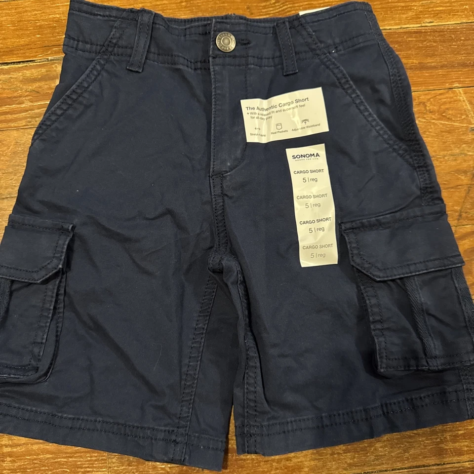 NUEVO CON ETIQUETAS 2- Pantalones cortos cargo Sonoma para niños talla 5 azul marino y gris Foto 2 de 4