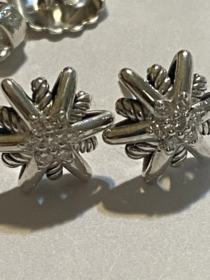 Pendientes de diamantes Starburst de plata de ley David Yurman Foto 2 de 4