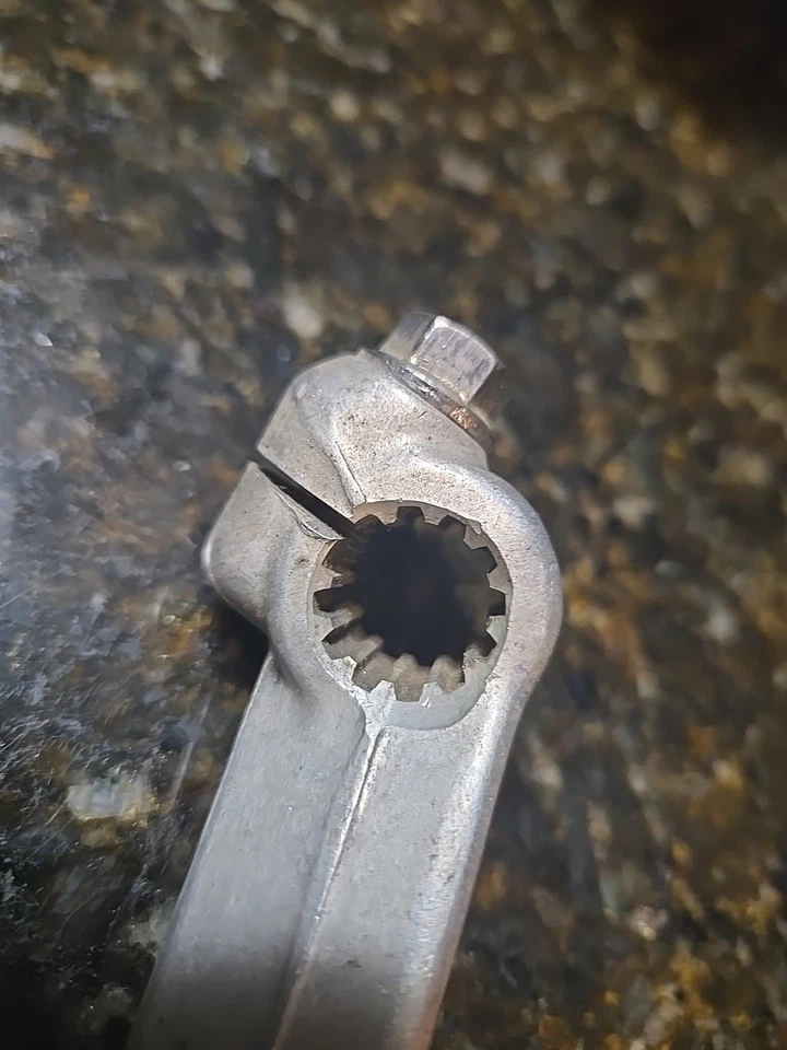 Suzuki GS550 1985 ESG motocicleta OEM palanca de freno. parece diseño de 12 dientes Foto 2 de 4