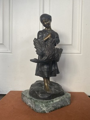 SIGNIERT Giovanni De Martino Bronze Mädchen mit Gans Antik Skulptur 33 cm Marmor