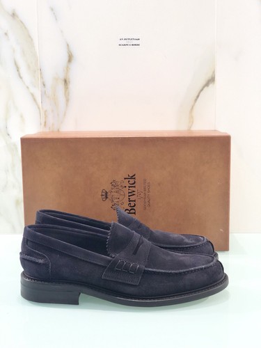 Mocassino penny loafer Berwick 9628 in camoscio marrone