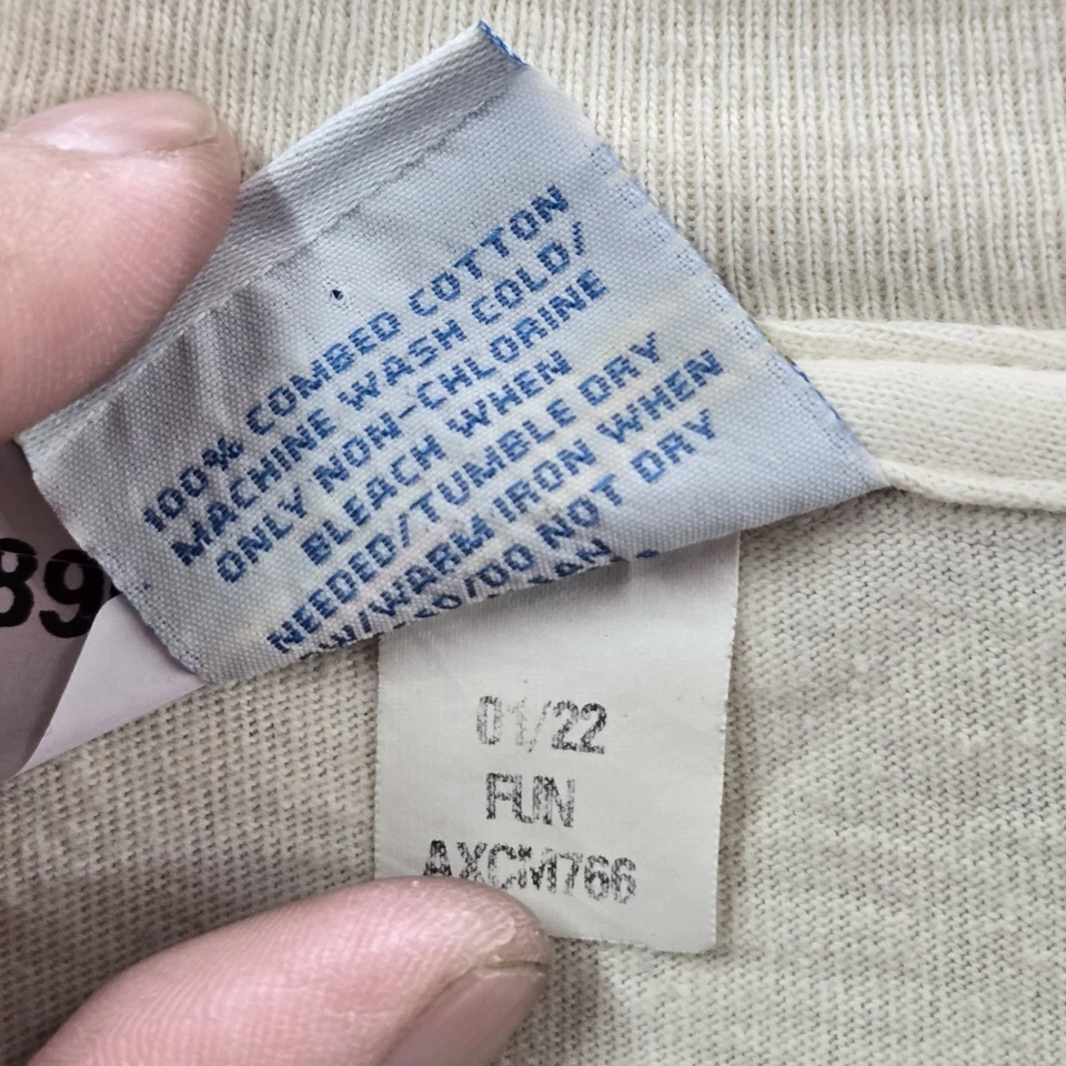 Camiseta masculina Crazy Shirts M bege estampa gráfica Pearl Harbor avião lembrança camiseta - Imagem 3 de 4