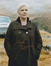 JUDI DENCH 007 JAMES BOND  SIGNED AUTOGRAPH AS 