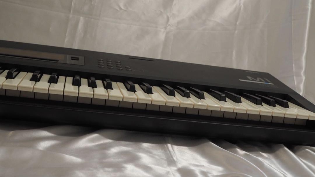 Korg M1 61-Keys Keyboard Synthesizer Music Workstation Black