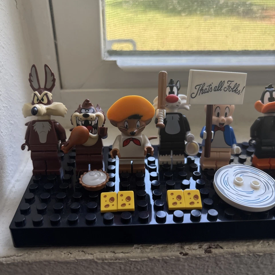 LEGO Looney Tunes Retired Collectible Minifigures 71030 Set of 8 Great - Image 2 of 3
