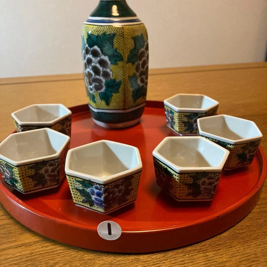 Kutaniyaki Sake Bottle and Cup