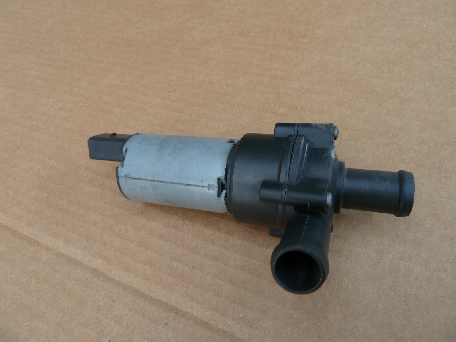 Lamborghini Gallardo Audi R8 V10 Auxiliary Water Pump Secondary Module LP550 610
