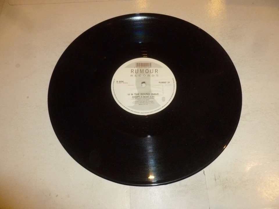 IJ & THE SOUND WAVE - I'm not in love - UK 2-track 12" Vinyl Single, photo 3 of 4