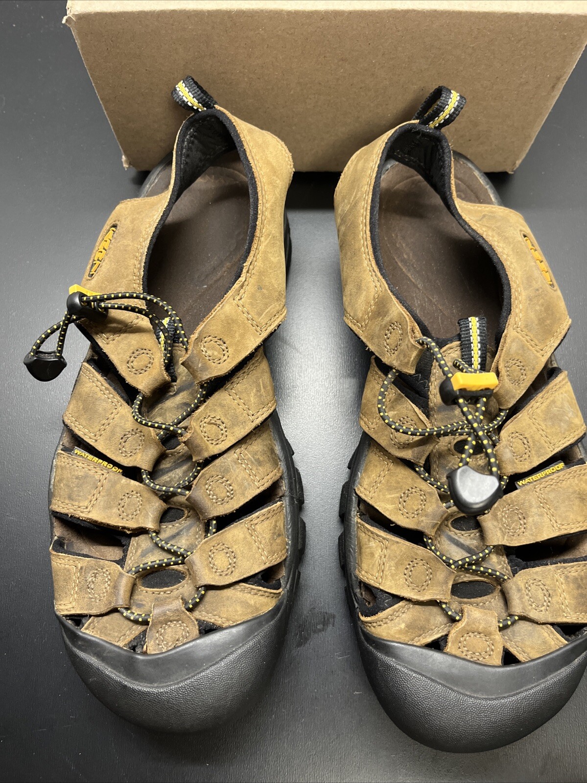 Sandali da trekking KEEN Newport in pelle punta chiusa beige scarpe uomo taglia 10 5 EU 44