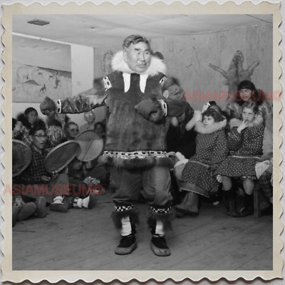 50s UTQIAGVIK NORTH SLOPE BARROW ALASKA WOMEN MAN DANCE VINTAGE USA Photo 7849
