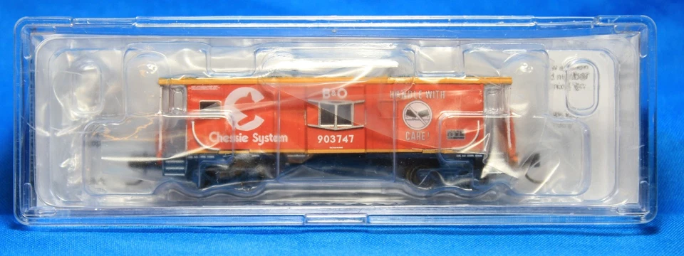 N Scale - BLUFORD SHOPS 44310 BALTIMORE & OHIO Int. Ph. 4 Bay Window Caboose - Image 2 of 4