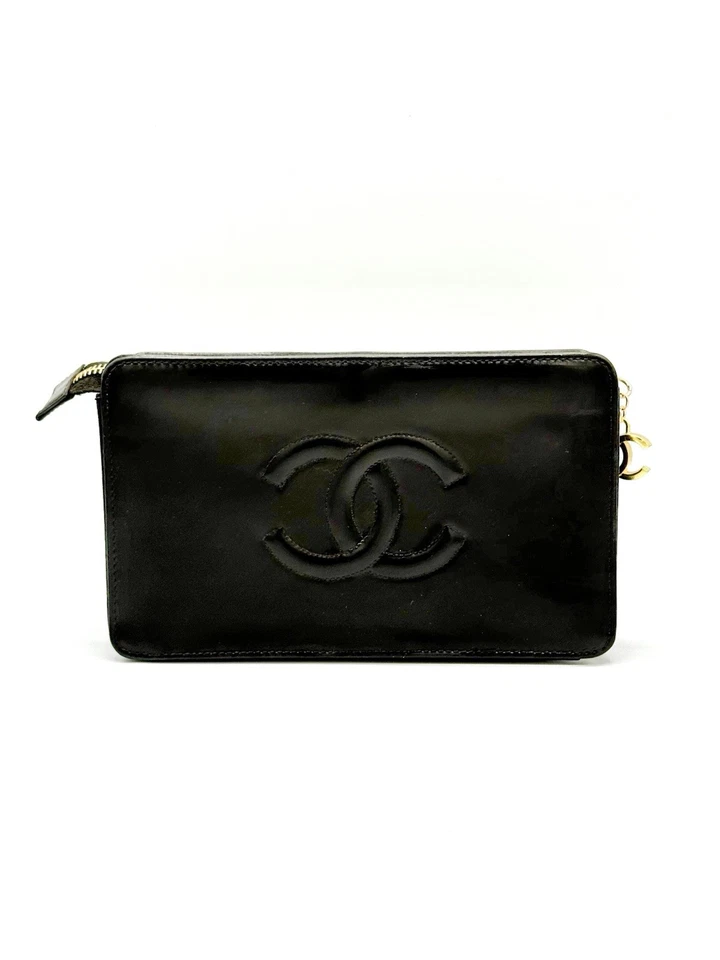 Autêntica clutch acolchoada Chanel preta pele de cordeiro com certificado de autenticidade – Berloque dourado CC - Imagem 3 de 4