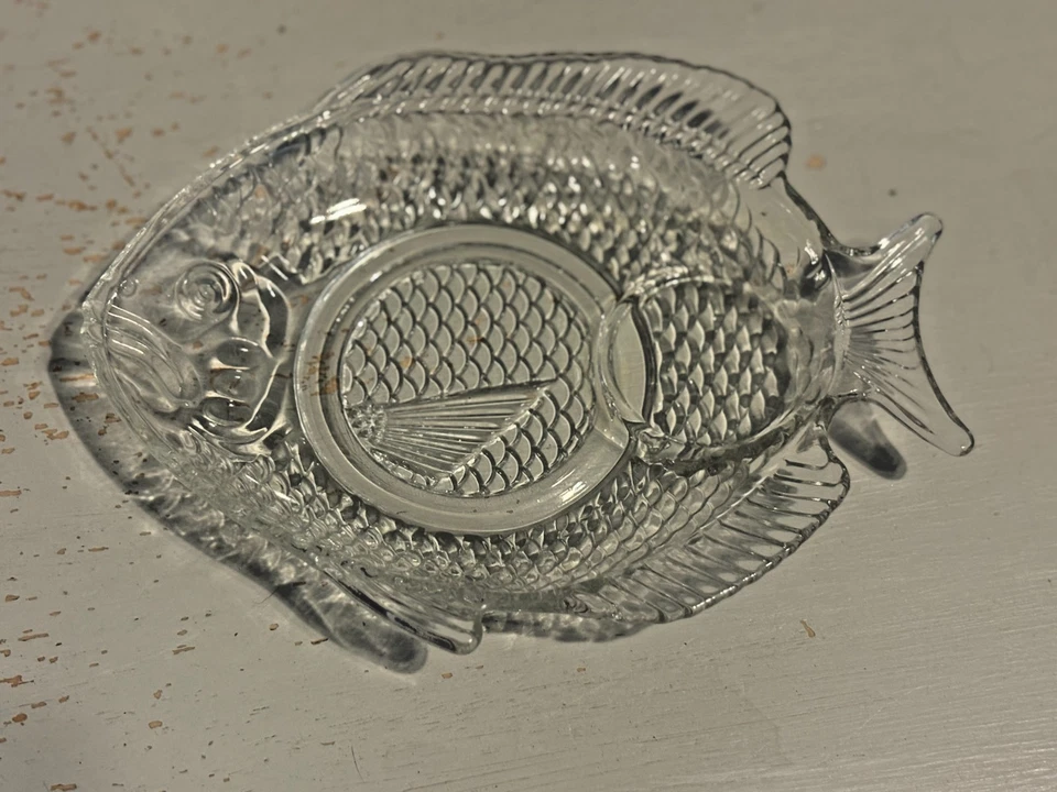 🐟 Plato para servir vintage de vidrio con forma de pescado - Diseño con textura transparente Foto 2 de 4