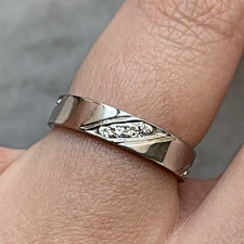 18 ct Gold Diamond Detail Wedding Band Ring 18ct 18k White Gold - Size J 1/2