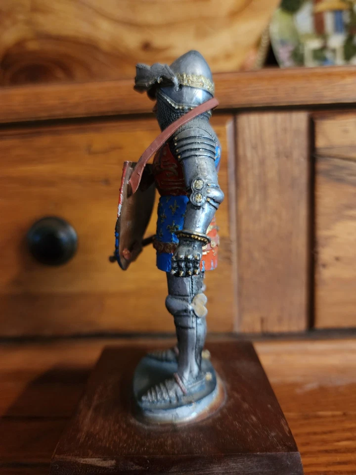 Vintage 1979 pintado profesionalmente en caballero medieval con escudo extraíble Foto 4 de 4