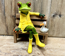 Figura de rana en banco con pájaro 4,75" x 3,5"